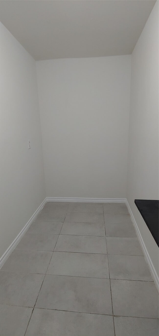 Building Photo - 1930 Pepperwood Ln