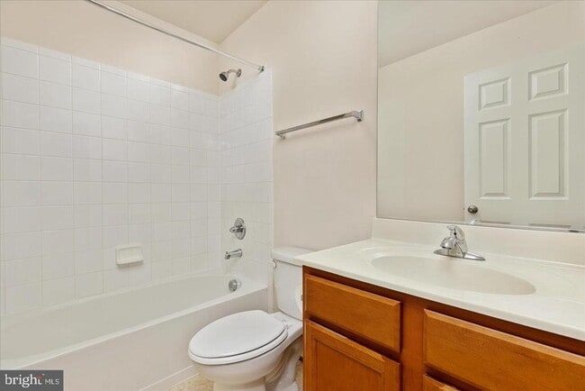 Building Photo - 109 Splendor Gdn Wy