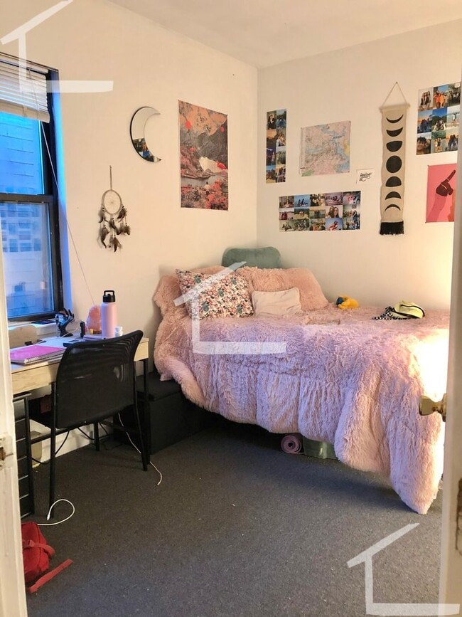 Building Photo - 9/1 Updated, spacious 3BR in South End near Northeastern/Wentworth