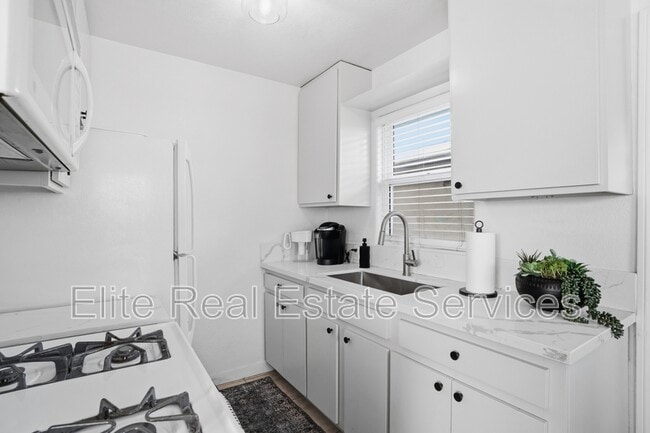 Building Photo - 2606 Juan St