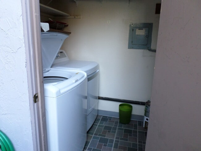 Building Photo - UTC 3 bedroom Townhome