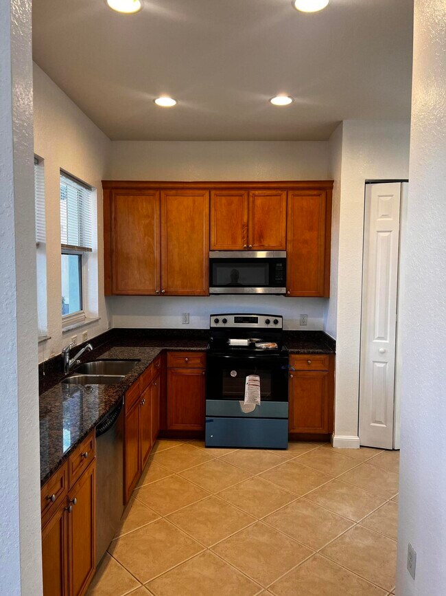 Building Photo - 477 Pacific Grove Dr