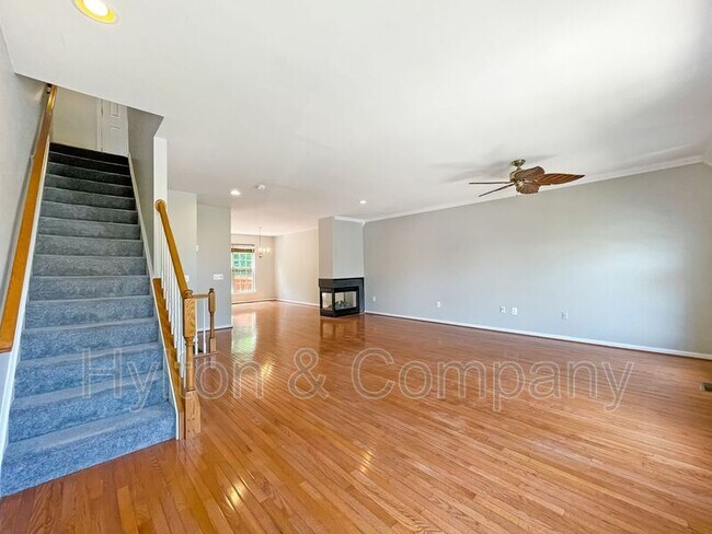 Building Photo - 15716 Palermo Terrace