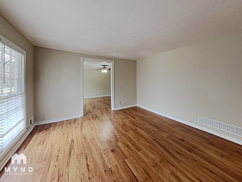 Building Photo - 2570 Rolling View Dr