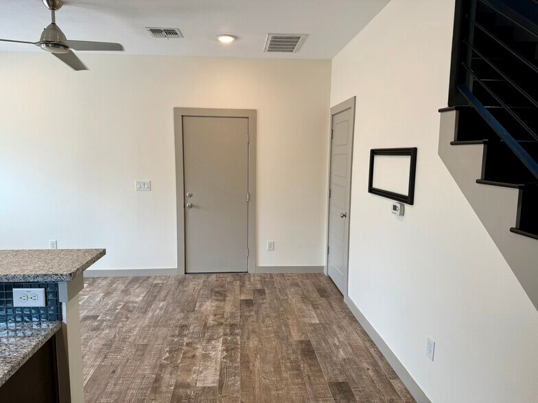 Building Photo - 5300 Samuel Huston Ave