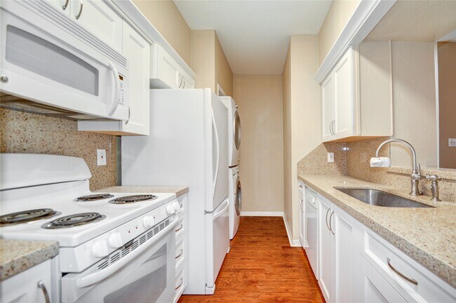 Building Photo - 1818 Augusta Dr