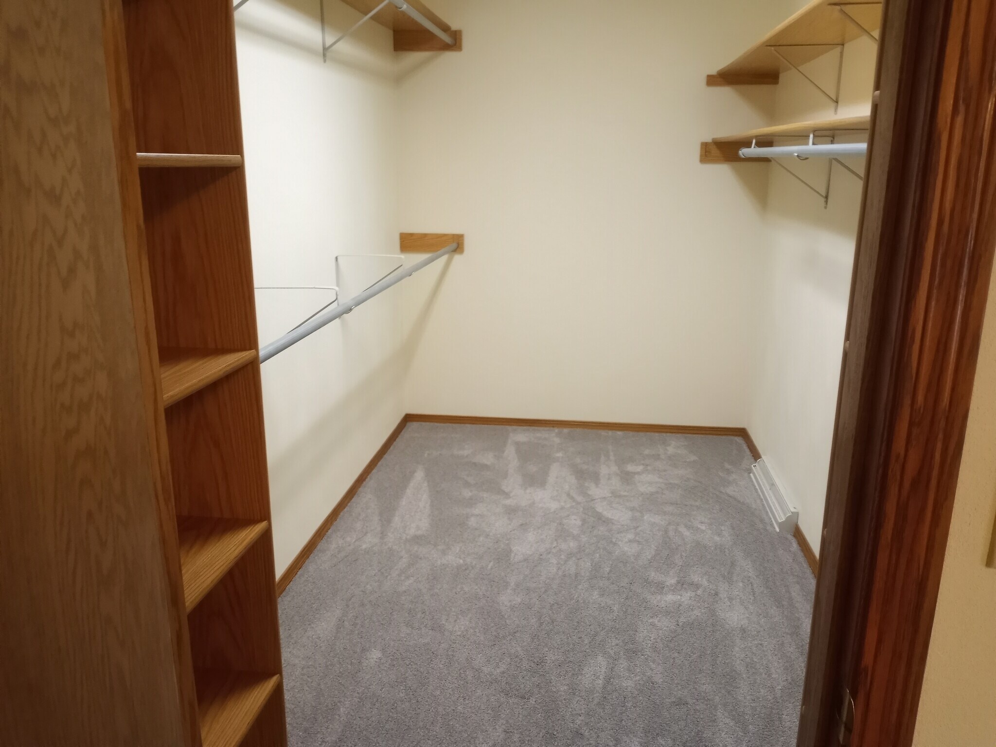 Walkin closet - W3181 Westowne Ct