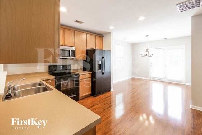 Building Photo - 429 Verbena Ave