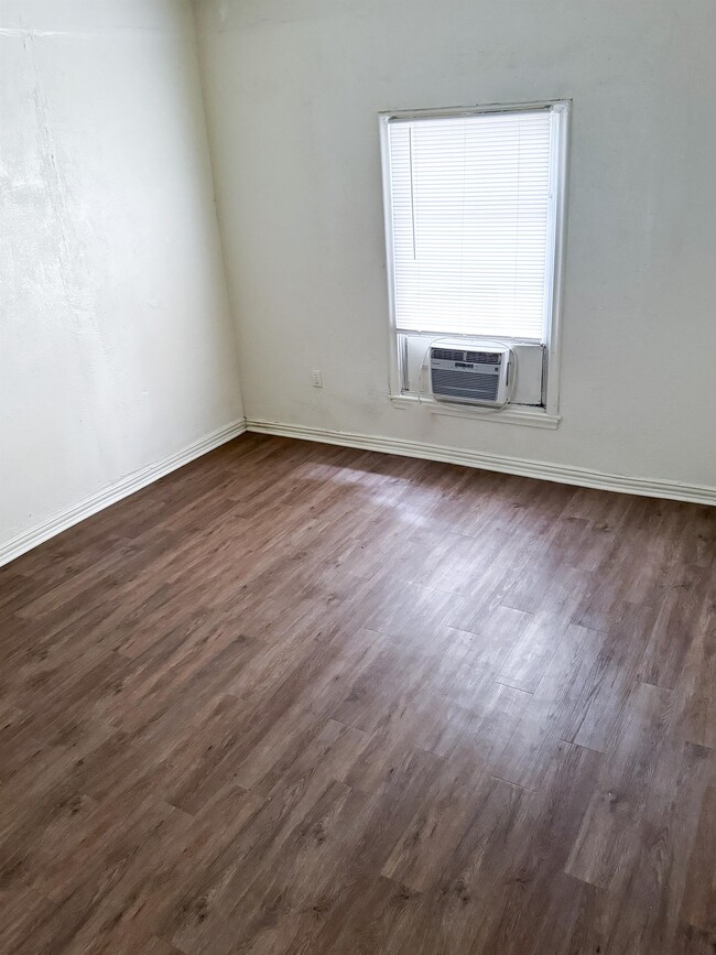 Building Photo - 1203 Batts St