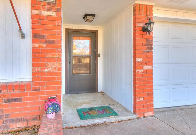 Building Photo - Charming 3-Bed, 2-Bath Home in Prime Broke...
