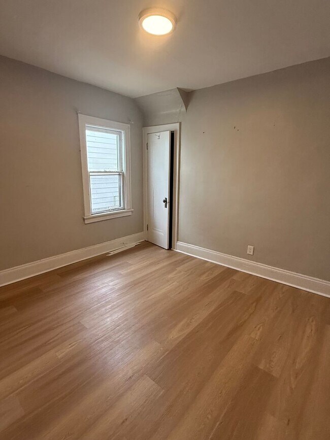 Building Photo - 5 Bedroom on Cleveland's East Side