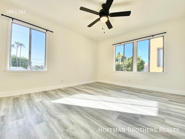 Building Photo - 441 1/2  N Hayworth Ave