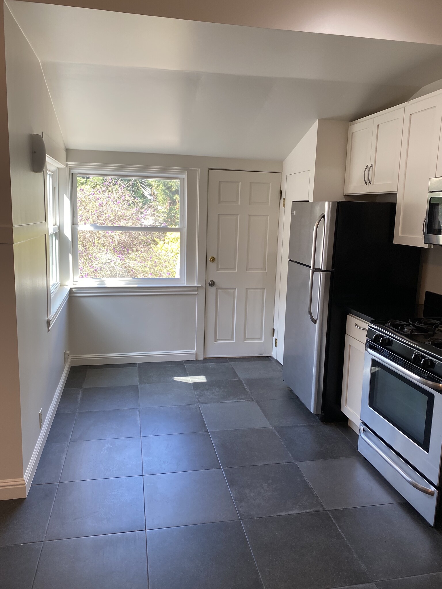 Eating area and door to yard-2 - 328 Utah St