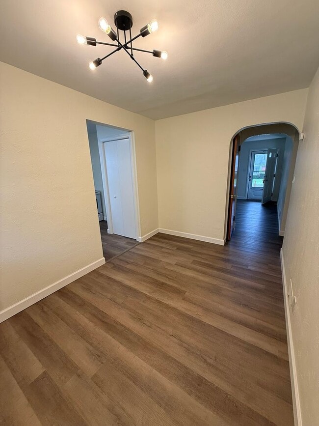 Building Photo - 631 Hampshire Rd