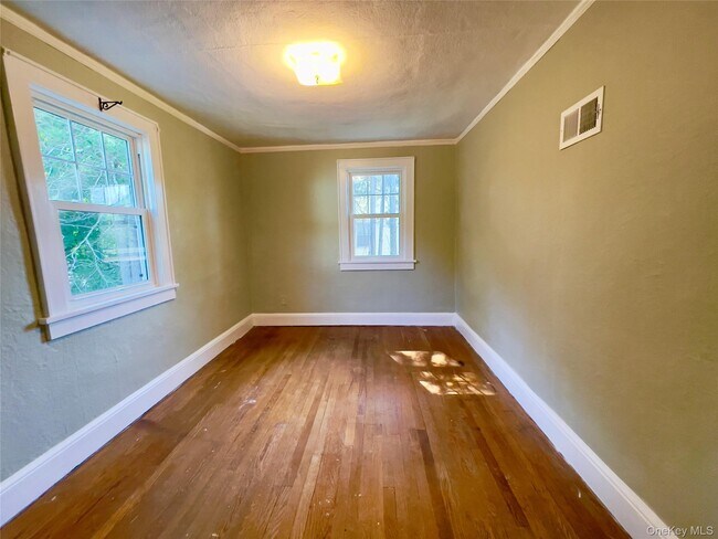 Building Photo - 4356-4356 Albany Post Rd