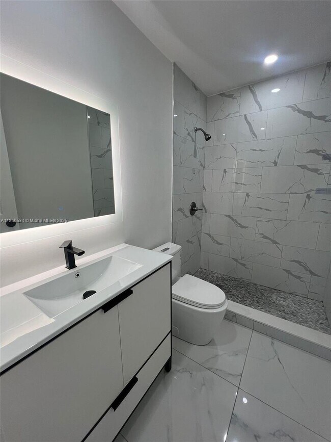 Building Photo - 2505 W 67th Pl