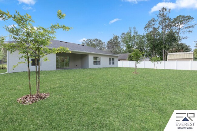 Building Photo - FULLY FENCED, LIKE NEW 3/2/2 IN PINE LAKES