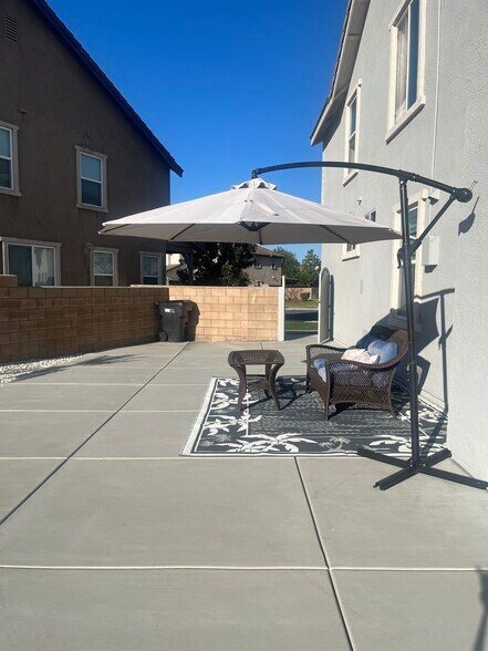 Building Photo - 8418 Lourenco Ln