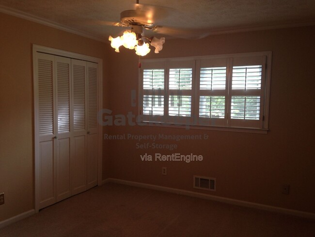 Building Photo - 105 Timberlane Trail