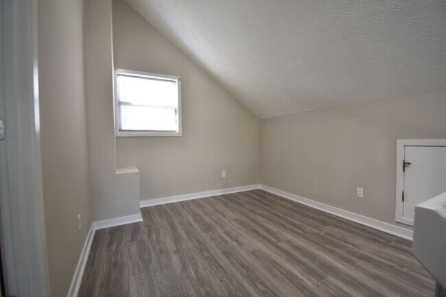 Building Photo - COMING SOON-3 BEDROOM 2 BATHROOM - NO PETS