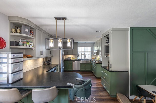 Building Photo - 842 Granby Ave