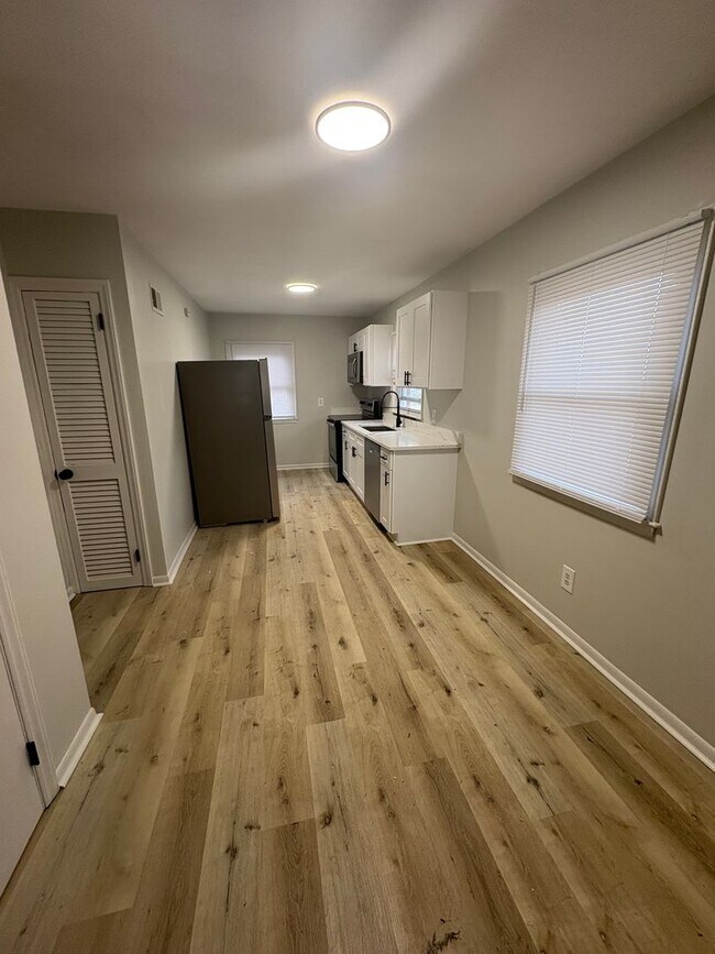 Building Photo - 610 Martin St