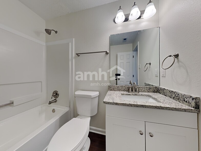 Building Photo - 2306 Westmere Dr