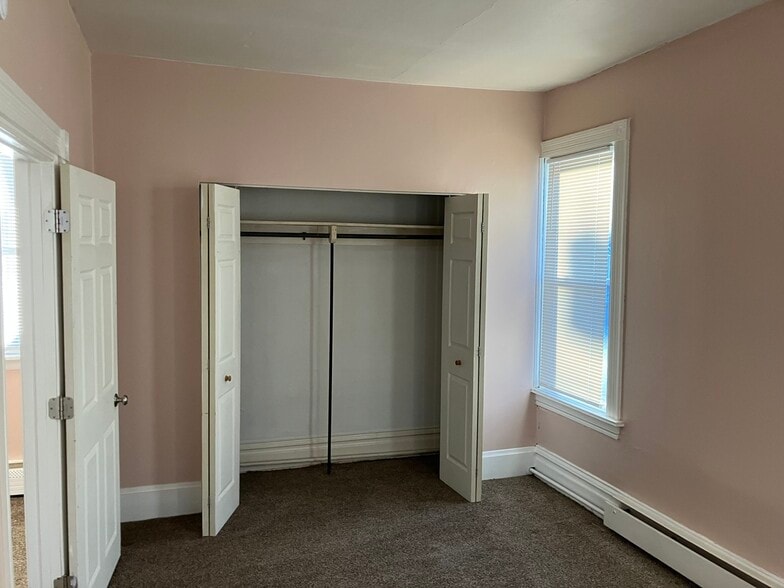 Building Photo - 1003 3rd St S