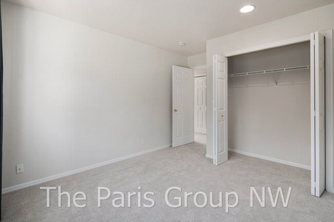 Building Photo - Extraordinary 3463sf Newcastle Home * Amazing Outdoor Spaces * A/C