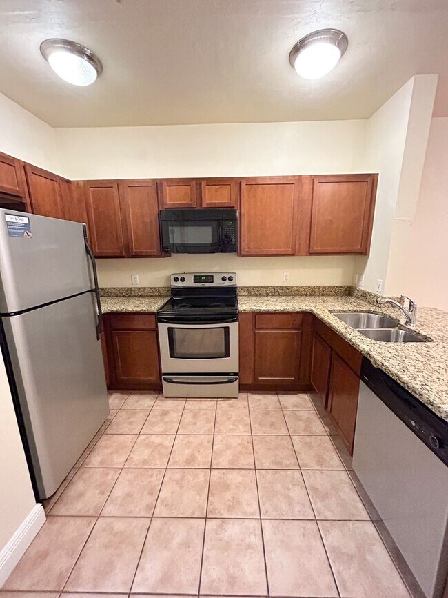 Building Photo - Chase Hollow #101