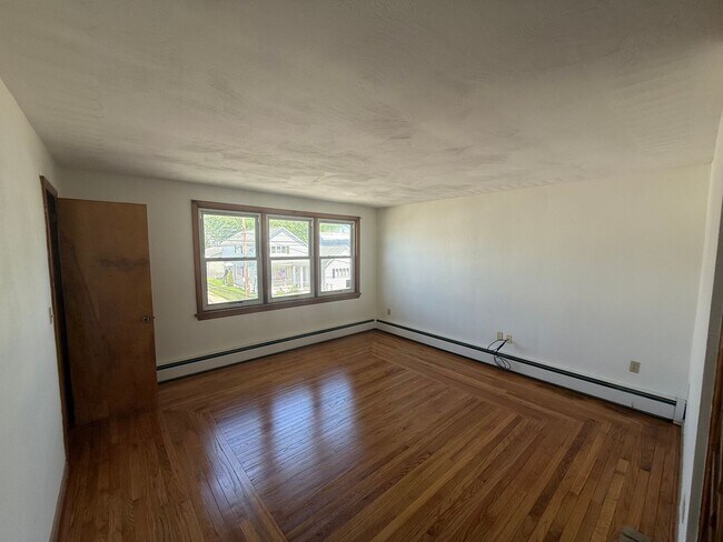 Building Photo - 520 Oak St