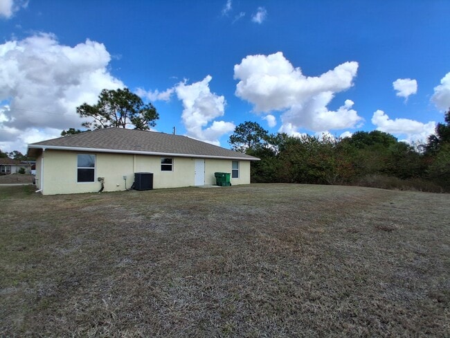 Building Photo - 7061 Tide Cir