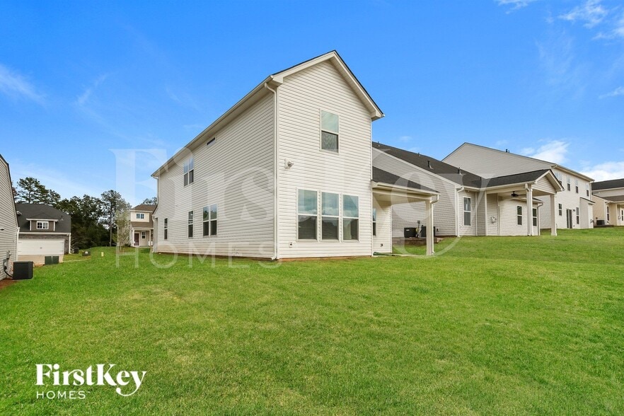 Building Photo - 525 Hillpark Ln