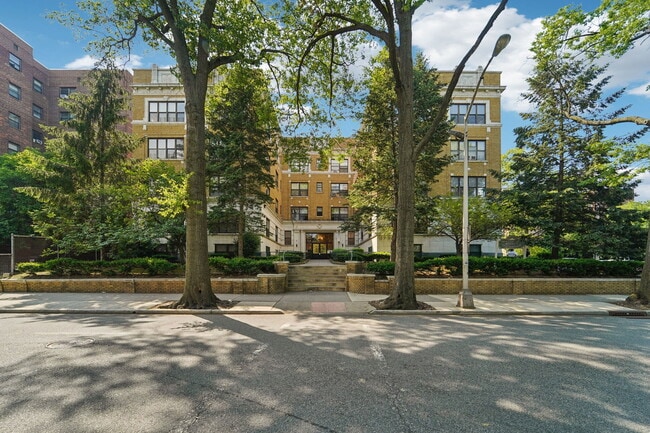 Interior Photo - PEEK Arlington Grove, LLC - 61 N Arlington Ave