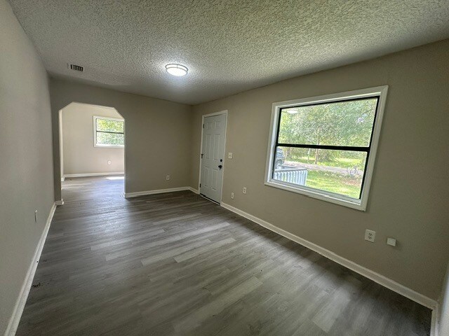 Building Photo - Bright And Renovated 3 Bedroom Home With Modern Updates