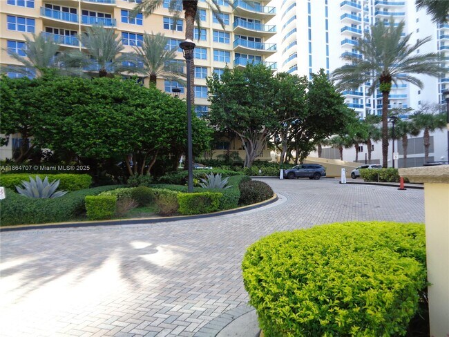 Building Photo - 2501 S Ocean Dr