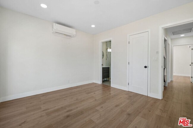 Building Photo - 21009 Saticoy St