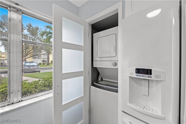 Building Photo - 1055 Forest Lakes Dr