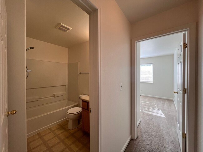 Building Photo - 725 Starlite Dr