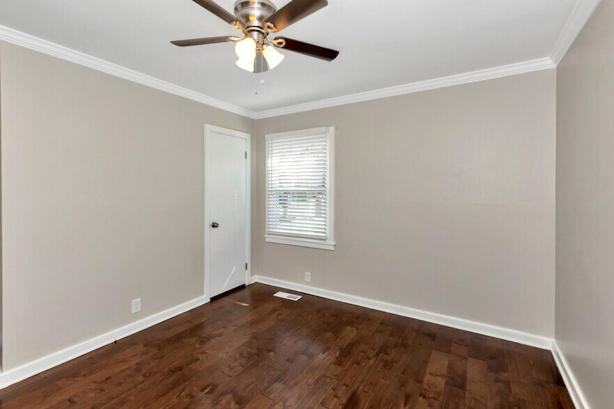 Building Photo - 3116 Hale Dr SW