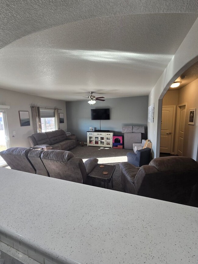 Building Photo - Spacious 4BR with Modern Upgrades and Comp...