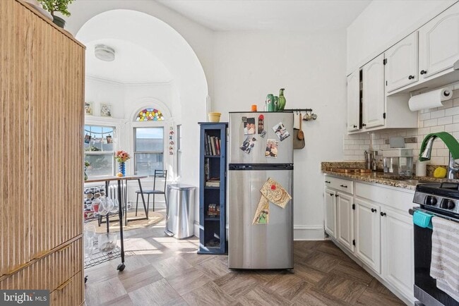 Building Photo - 344 Green Ln