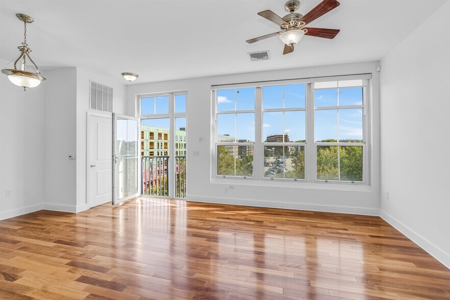 Building Photo - 55 Mallory Ave