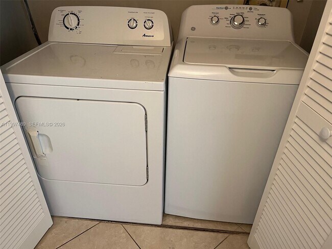 Building Photo - 19701 E Country Club Dr