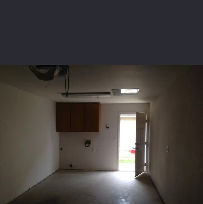 Building Photo - Lark  4 Plex