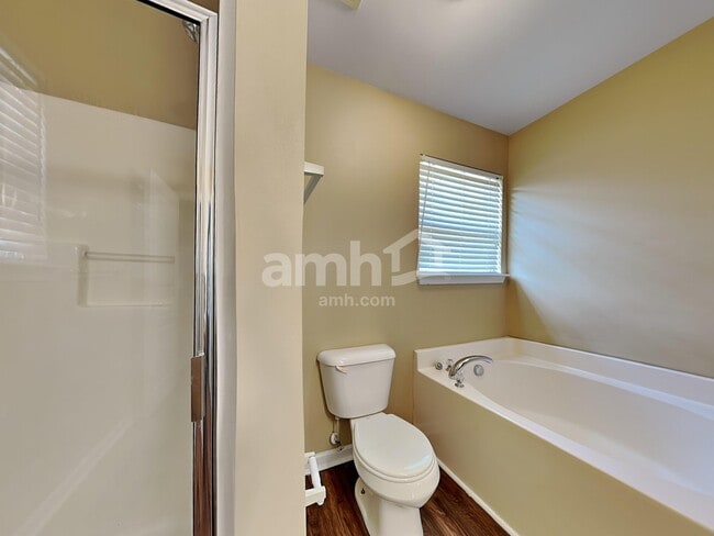 Building Photo - 9002 Glenashley Dr