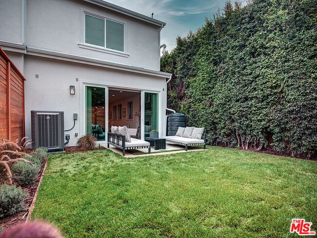 Building Photo - 1419 S Sierra Bonita Ave