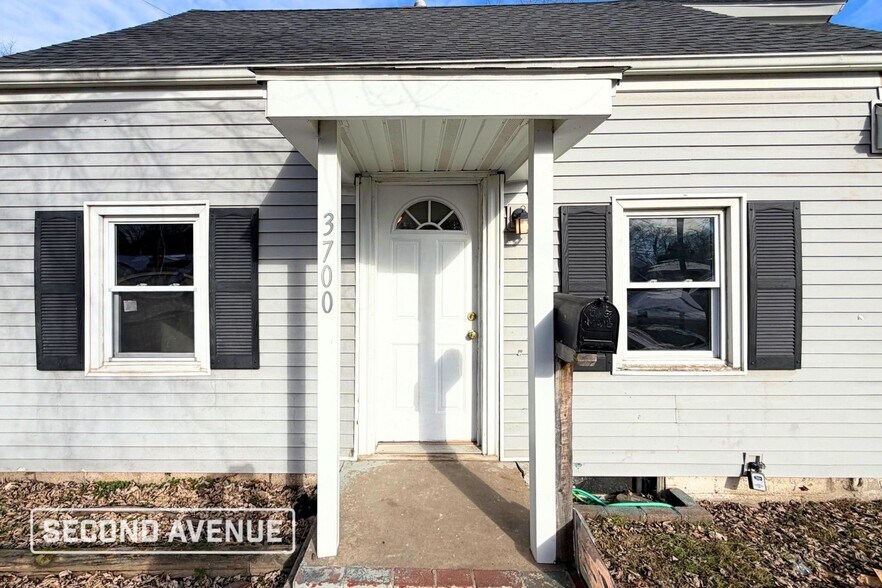 Building Photo - 3700 Coronado Dr