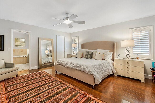 Primary bedroom, huge walk in closet, plantation shutters, ceiling fan - 2535 NW 41st St