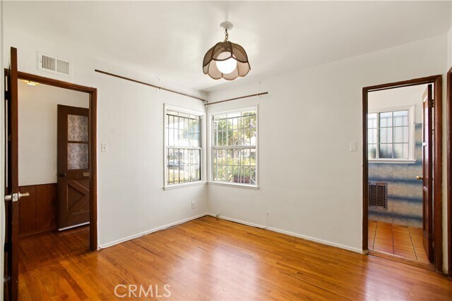 Building Photo - 556 N Sunset Ave